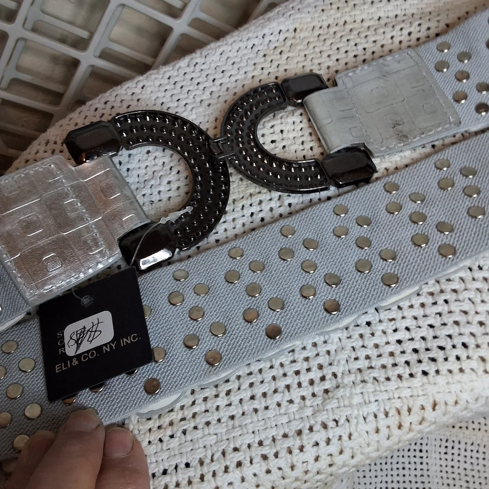 Boutique pearl grey stretch belt with rhinestone accents and buckle OSFM
